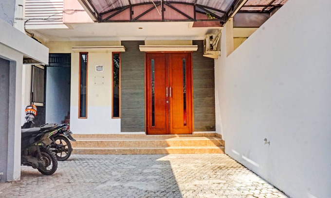 Tomang Hotel | Super OYO 91535 J&b Rooms Tomang