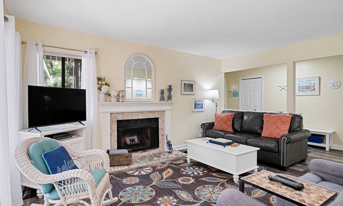 Shipyard Plantation Villa | Super rates for Sept, great Beachwalk getaway 8 min walk to the Shipyard beach!