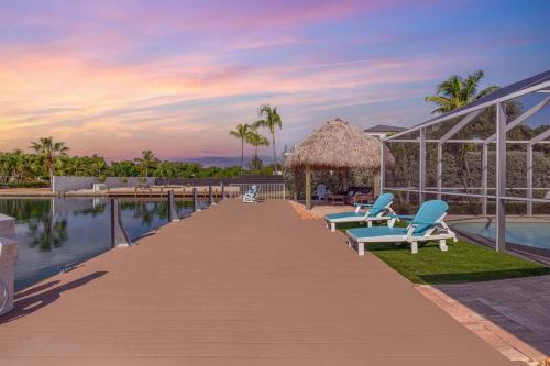 Marathon House | Super Snapper lux w/Heated Pool, Tiki, Dock, Lanai