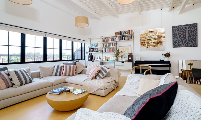Clapton Apartment | Super-Stylish Zen Warehouse Conversion