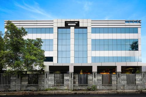 Nanganallur Hotel | Super Townhouse Oak Alandur Near Chennai Airport Formerly Vijay Park