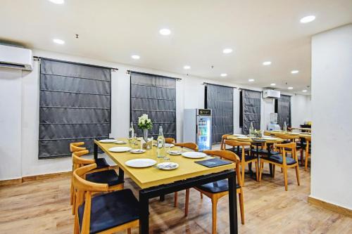 Dumdum Hotel | Super Townhouse The Royal Retreat