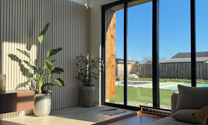 Ambares-et-Lagrave Villa | Super, vacation villa near Bordeaux with cinema room and swimming pool