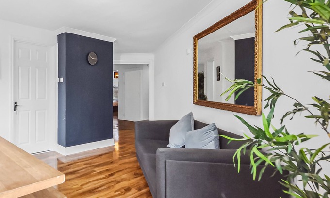 Surrey Docks Apartment | Superb 3 bedroom Flat- Amazing River view 5 stars
