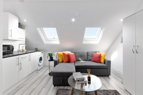 South Harrow Apartment | Superb Apartment with parking