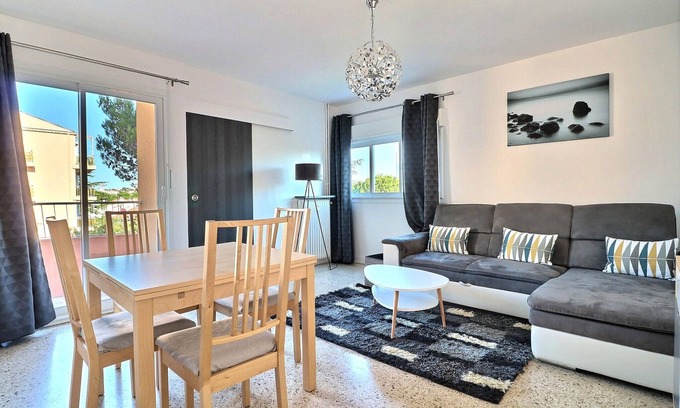 Frejus Plage Apartment | SUPERB APARTMENT T3 60 M2 5 MIN WALK FROM THE BEACH AND SHOPS