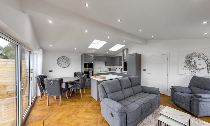 Laceby Ski Chalet | Superb bespoke lodge with two bedrooms sleeping up to four people.