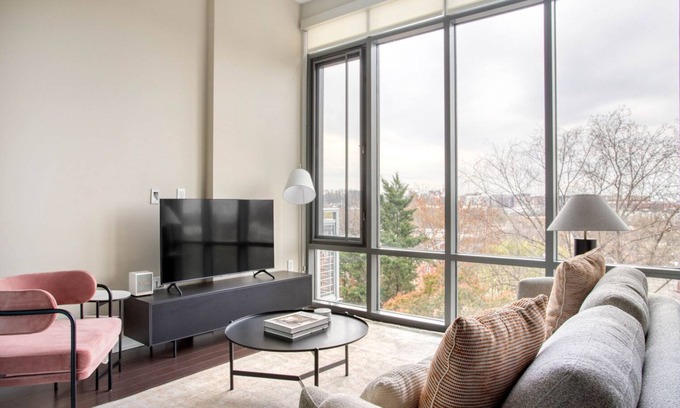 Del Ray Apartment | Superb Del Ray 1BR w/Gym, nr Theater, Airport & Nightlife, by Blueground