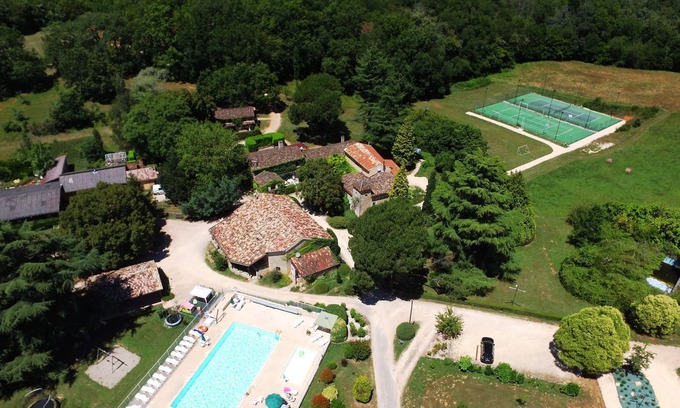 Gavaudun Villa | Superb Holiday Resort * in Dordogne-Lot : swimming pool, tennis, bar, etc.