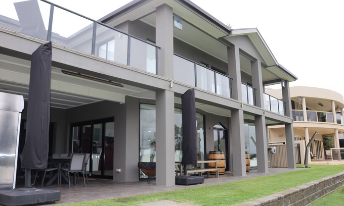 White Sands House | Superb house with direct river access.n 10 Guests Shared private pontoon