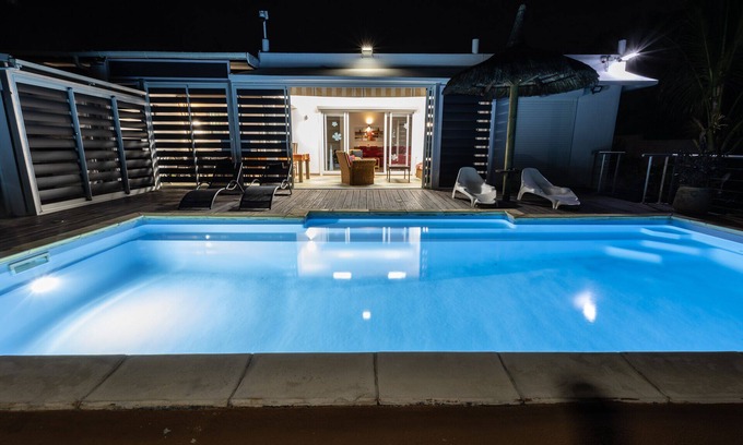 Tombeau Bay Villa | Superb private waterfront villa - Free WiFi