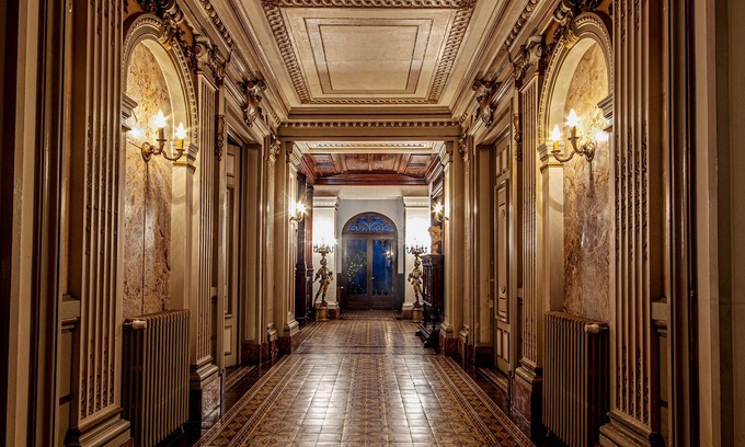 Nevian House | Superb romantic 8-bedroom chateau with AC and WiFi in the south of France