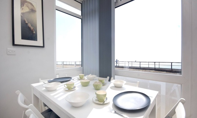 Ventnor Cabin | Superb Sea View, all amenities in walking distance, new renovation