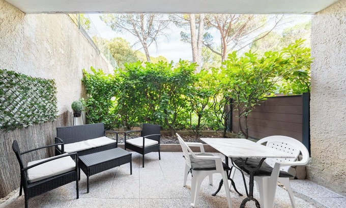 Greoux-les-Bains Apartment | Superb studio with private garden