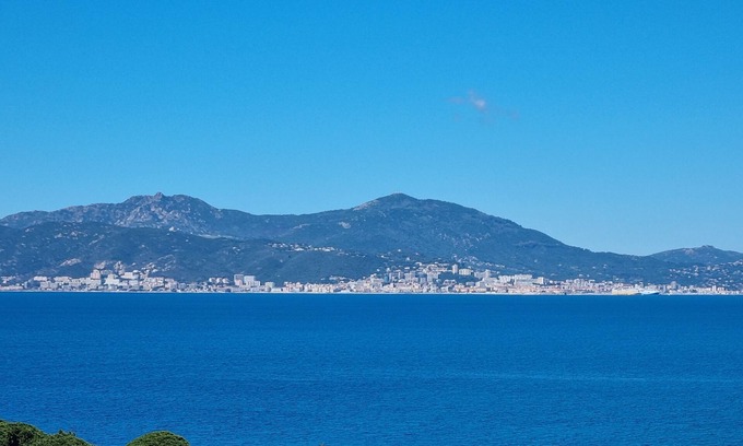 Pietrosella Apartment | Superb T3 seafront apartment in Ajaccio bay