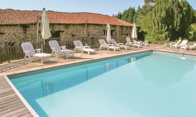 Moissannes House | Superb vacation home with swimming pool in Moissannes, 24 km from Limoges, in Haute-Vienne.