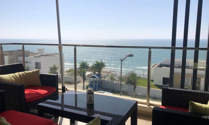 Plage des Nations Apartment | Superbe appartement vue sur mer