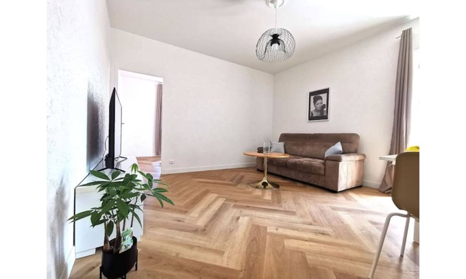 Bellegarde-sur-Valserine Apartment | Superbe T2 Plein Centre Ville, Parking Gratuit