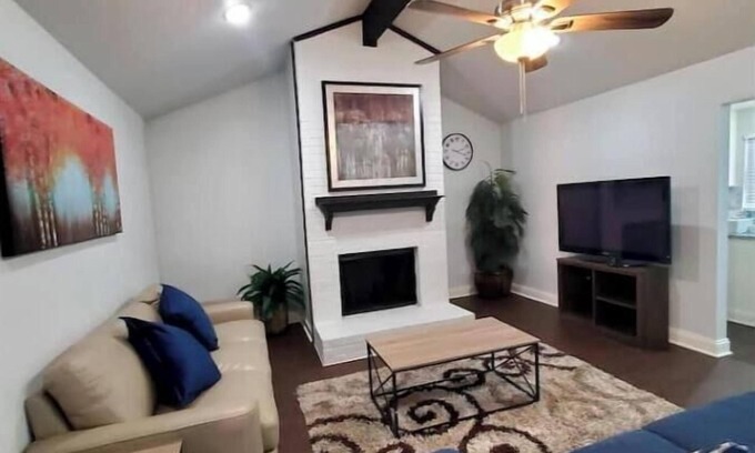 North Arlington House | SUPERHOST/Luxury Duplex; Crib; AT&T Stadium/6 Flags< 3 milesnn