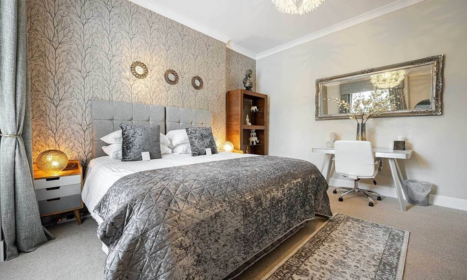 Falkirk Apartment | Superior Two Bedroom Apartment 164