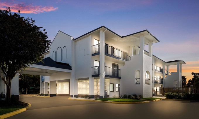 Spring Hotel | SureStay Hotel by Best Western Spring North Houston