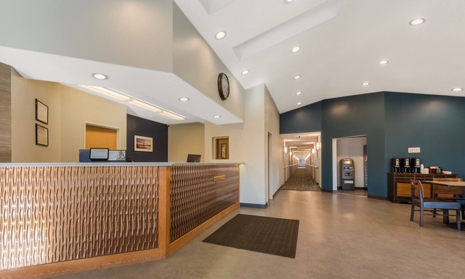 Town of Lloyd Hotel | SureStay Plus Hotel by Best Western Highland Poughkeepsie