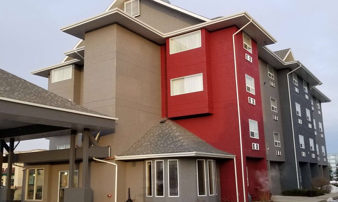 South Lethbridge Hotel | SureStay Plus Hotel by Best Western Lethbridge
