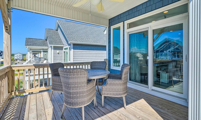 Surf City Cottage | Surf City House ~ 400 Ft Walk to Beach w/Decks!