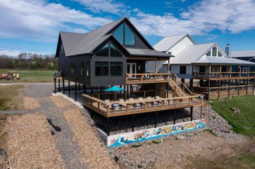 Glenwood House | Surf Shack on the Caddo