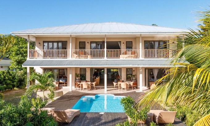 Cerf Island Villa | Surf Tropical Villa Seascape
