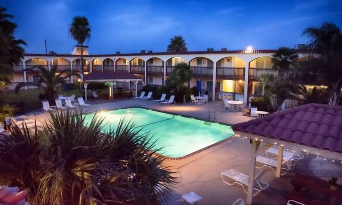 Corpus Christi Condo | SURF211: Beach Access Across the Street, Shared Heated Pool