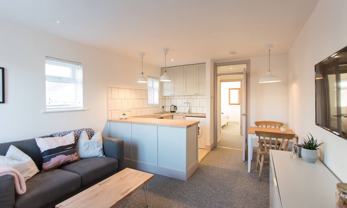 Wittering Apartment | Surfer's Retreat