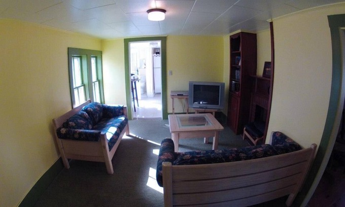 Moody Apartment | Surfers, Cyclists, Paddleboarders, Kayakers! Close to everything in town