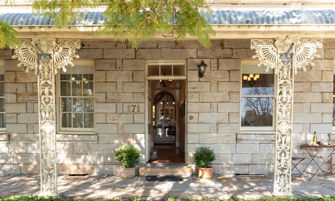 Morpeth Bed & Breakfast | Surgeon's Cottage