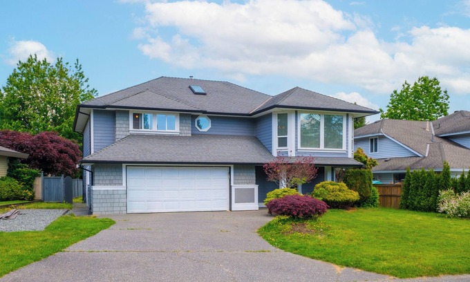 Fleetwood House | Surrey Family Home w/Patio & Garden – 3BR 2BA