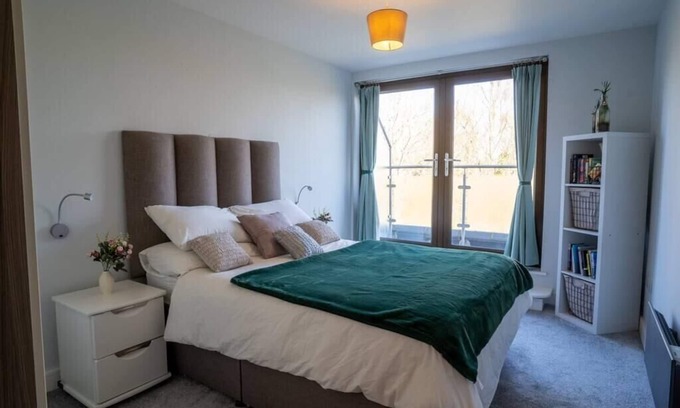 Chilworth Apartment | Surrey Hills Escape: Riverside Walks and Quick Links