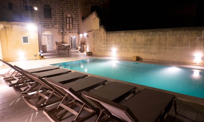 Victoria Apartment | SurWig Vacation Townhouse
