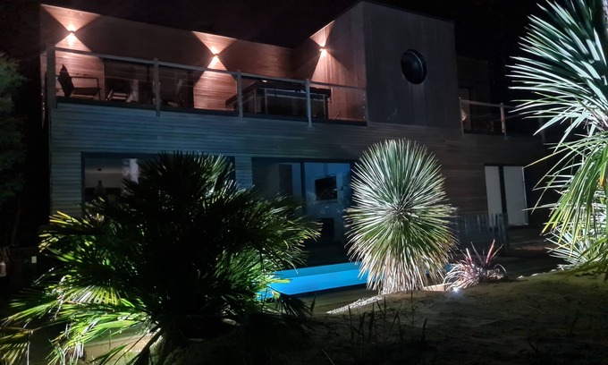 Quend House | Suspended getaway accommodation "Le Cèdre Rouge", private spa and pine forest view