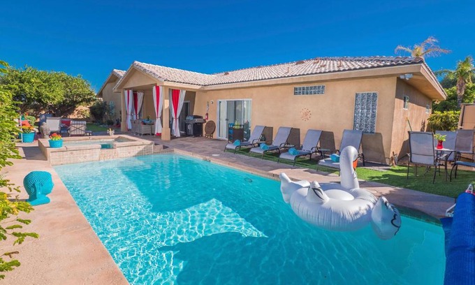 Palm Springs House | Swan House