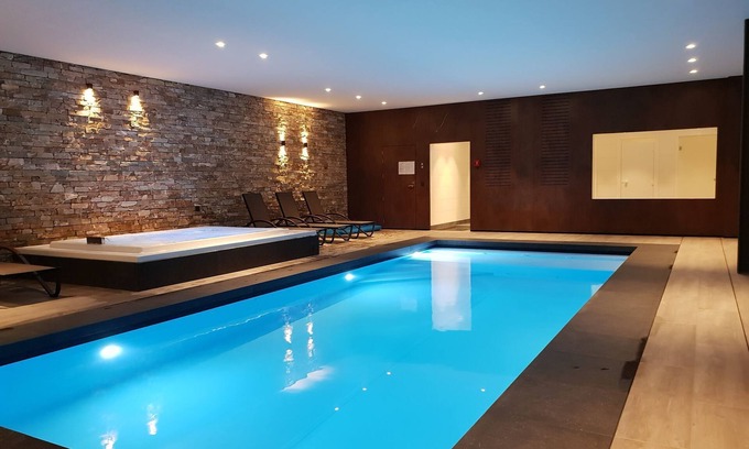 Robertville House | Swanky Holiday Home in Waimes with Indoor Swimming Pool