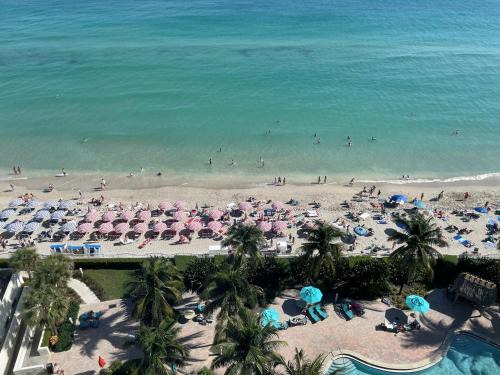 Hollywood South Central Beach Apartment | Sweeping Ocean Views of Hollywood Beach - Unit 14F