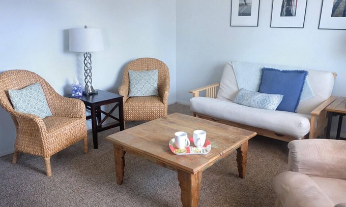 Mira Costa House | Sweet 2 Bedroom Cottage 10 minutes from the beach
