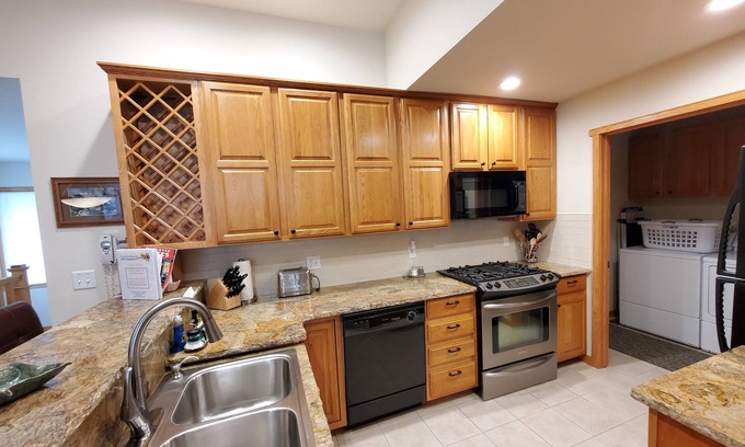 Estes Park Condo | Sweet Bliss- Updated Townhome near Rocky Mountain National Park