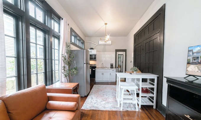 Hannon Park Apartment | Sweet Deeana's - The Historic Downtown Mobile Apartment