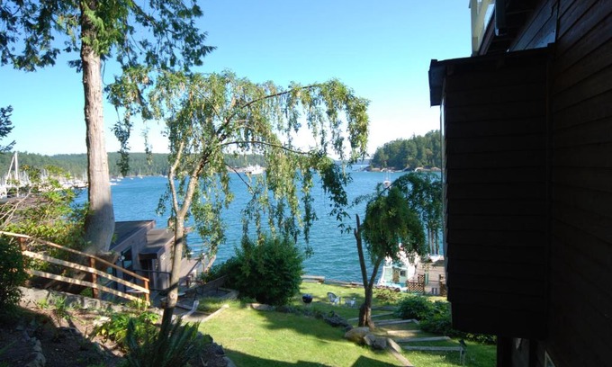 Friday Harbor Apartment | Sweet Escape & Summer Dream