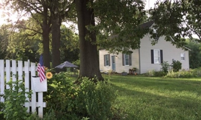 St. Clair County House | Sweet Farm Stay