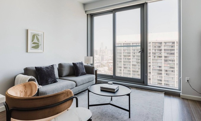 Civic Center Apartment | Sweet Hayes Valley 1BR w/Spa, Pool, & Fitness Center