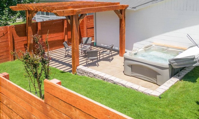Jasper House | Sweet Jasper Suite-Summer Vacation W/Hot Tub