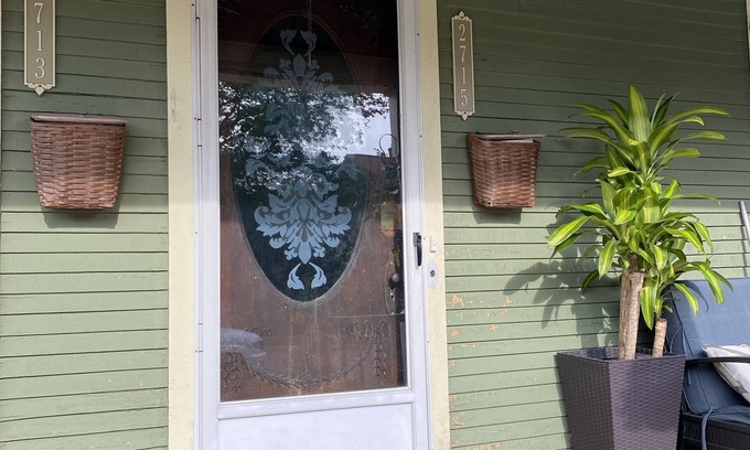 Whittier House | Sweet Retreat in the heart of Uptown close to the lakes.