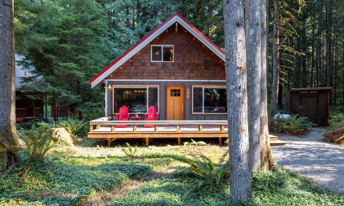 Glacier Cabin | Sweet Romantic Cabin, private hot tub. Perfect for a couples getaway.